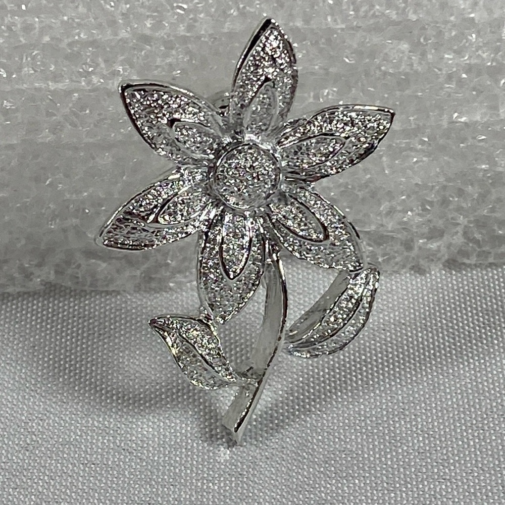 Vtg GERRY’s signed Daisy Brooch Pin silvertone event floral wedding brunch